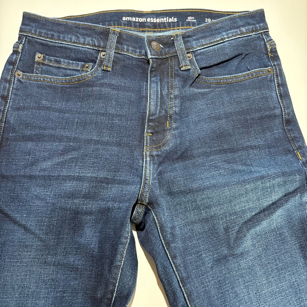 Amazon Essentials Men's Denim Slim Straight Jeans